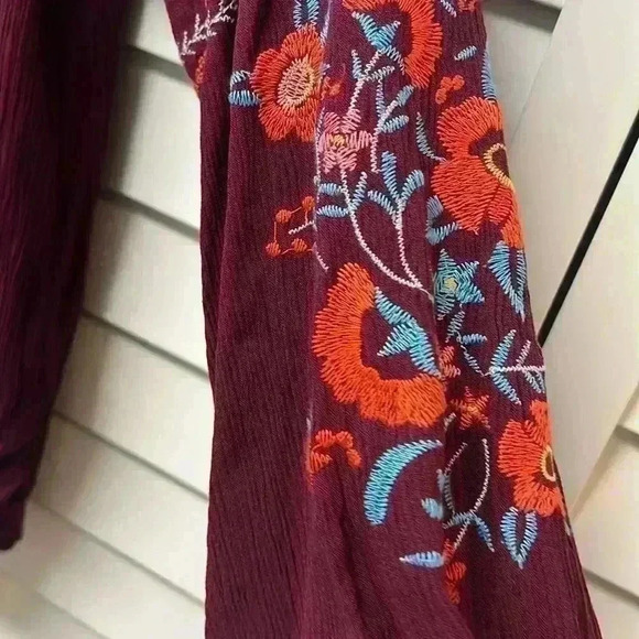 Xhilaration Boho Embroidered Smocked Top Size Medium - Picture 4 of 4